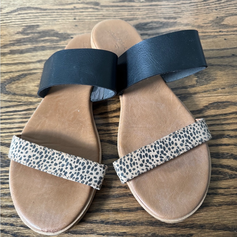 Universal Thread Black and Tan Sandals with Two-Strap Design